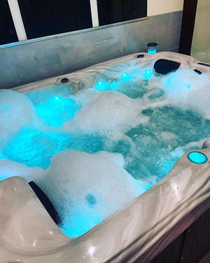 Spabyelleetlui Spa Rouge Ou Bleu Mouscron Kültér fotó
