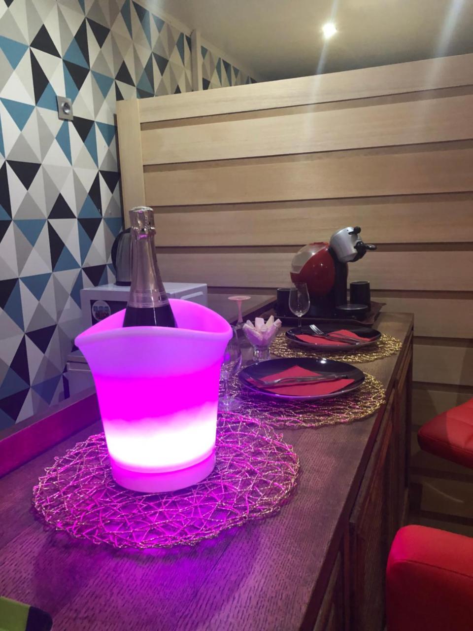 Spabyelleetlui Spa Rouge Ou Bleu Mouscron Kültér fotó
