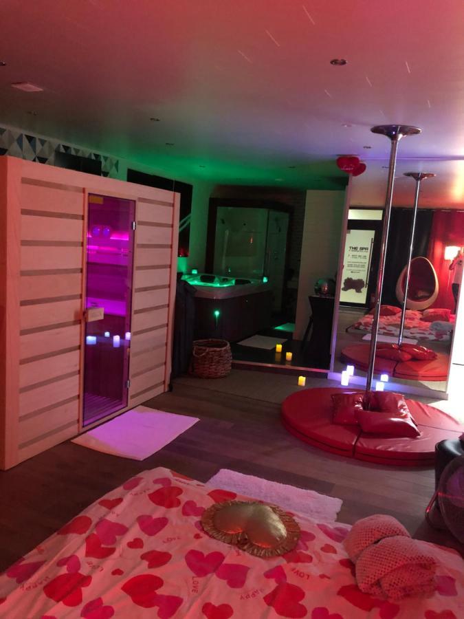 Spabyelleetlui Spa Rouge Ou Bleu Mouscron Kültér fotó